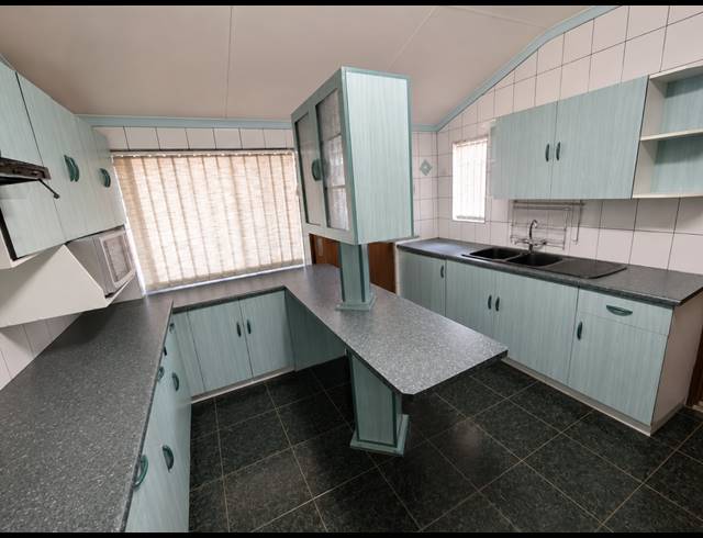 3 BEDROOM HOUSE FOR SALE IN VANDERBIJLPARK CW 3